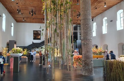 Academy of floristmeister international flowerdesign by Nicola Boletzky – Zuerich/Innsbruck. 2023