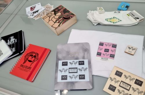 Výstava MERCH v Muzeu východních Čech Hradec Králové